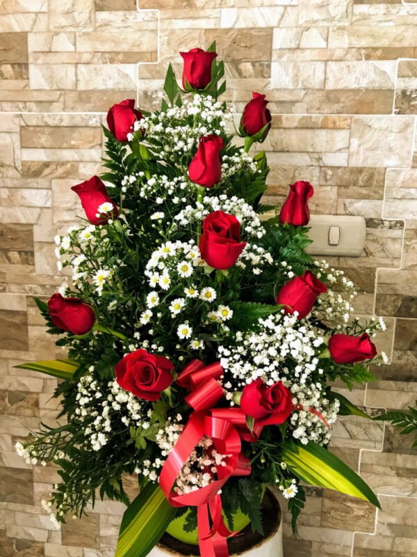 12 roses arrangement