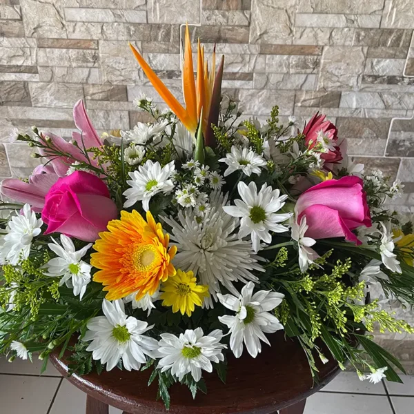 Centro de mesa de flores tropicales, entrega en Managua