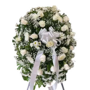corona de difunto con rosas y margaritas blancas