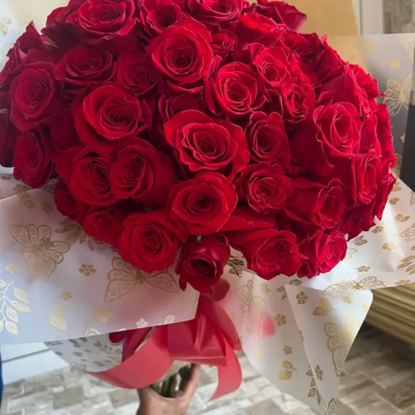 Ramo de 50 rosas rojas, entrega a domicilio en Managua